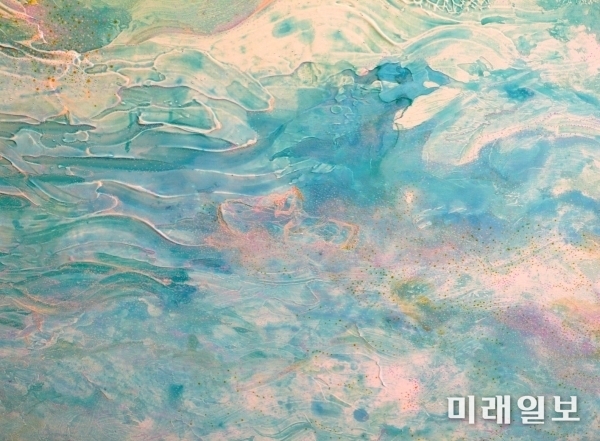 서양화가 안정윤 작가의 'We are all stars in the sky' 전시 작품 중 일부./사진=갤러리 컬러비트