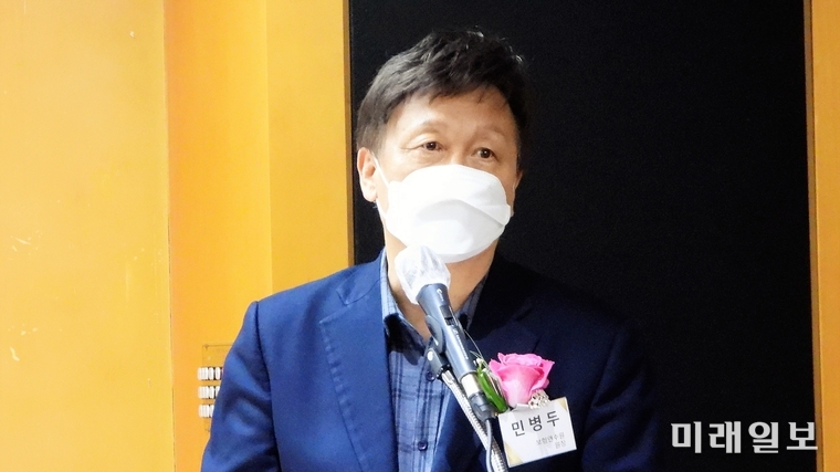 22일 오후 서울 중구 은행회관에서 열린 (사)서민금융연구원 주최·주관의 ‘보이스피싱으로부터 안전한 사회를 위한 범국민 정책토론회’에서 민병두 보험연수원장이 격려사를 하고 있다./사진=장건섭 기자