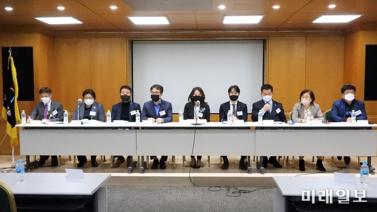 22일 오후 서울 중구 은행회관에서 열린 (사)서민금융연구원 주최·주관의 ‘보이스피싱으로부터 안전한 사회를 위한 범국민 정책토론회’에서 패널토의가 진행되고 있다./사진=장건섭 기자