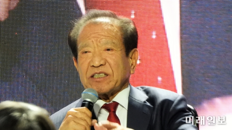 사답법인 재경전북도민회, 전라북도, 전북일보가 공동 주관해 개최한 '2023년 재경 전북도민 신년 인사회'가 16일 오후 서울 잠실학생체육관에서 열린 가운데 '제18회 자랑스런 전북인상'을 수상한 양복규 전주 동암고 이사장이 수상소감을 밝히고 있다./사진=장건섭 기자