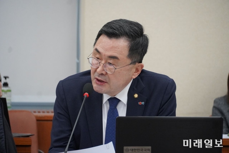 소병철 더불어민주당 의원이 지난 21일 서울 여의도 국회에서 열린 정무위원회에서, 금융위원장‧금융감독원장을 상대로 질의하고 있다./ⓒ 미래일보