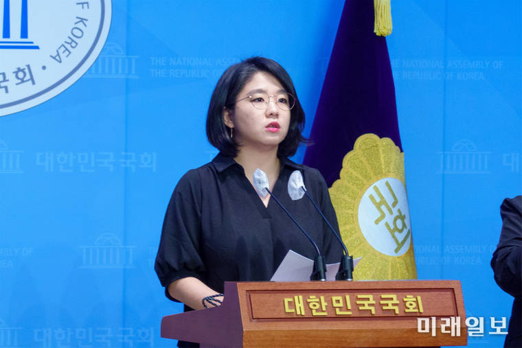 용혜인 기본소득당 의원이19일 오후 서울 여의도 국회 소통관 기자회견장에서 기자회견을 열고 있다./사진=용혜인 의원실 제공