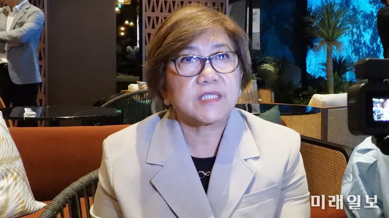 지난 21일 오전 서울 강남구 신사동'엘 카스카디 by 제이파크 보홀' 견본주택에서 가진 기자회견에서 아스테리아 C 카베르테 지방행정관이 취재진의 질의에 답하고 있다./사진=장건섭 기자