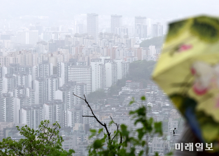 남산에서 바라본 서울 아파트 단지./사진=기획재정부