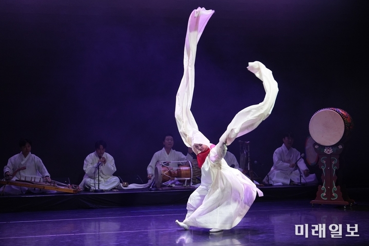 춤꾼 권효진의 '승무' 공연 장면./사진=서울남산국악당 제공