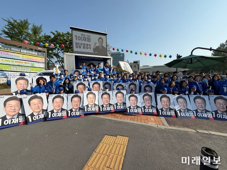 12일 오전 경기도 용인시청 앞에서 '더불어민주당 용인시 갑·을·병·정 지역위원회'가 이재명 대선 후보 지원 유세를 펼치고 있다./사진=부승찬 의원실 제공