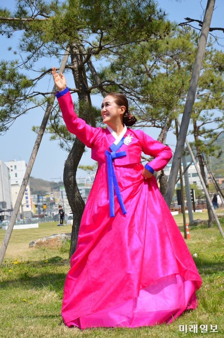 문학과 전통예술의 경계를 잇는 감성 예술가 선정화./ⓒ미래일보