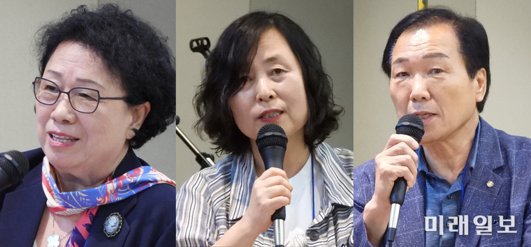 사단법인 한국문인협회 주최의 '2025 한국문학인 백두대간 어울림 한마당'이 20일 오후 경북 영주시 영주축협 한우프라자 대회의실에서 열린 한국문학심포지엄에서 (왼쪽부터) 박영하 시분과 회장, 이월성 소설가, 강인순 시조시인이 주제별에 대한 토론을 하고 있다./사진=장건섭 기자