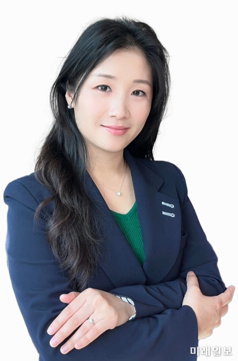 오는 7월 16일부터 22일까지 서울 인사동 한국미술관 3층에서 개최되는 '2025 북한인권패션전시회–뉴코리안웨이브'의 총괄 기획을 맡아 진행하는 윤예라 남북사랑나눔터 대표./사진=남북사랑나눔터 제공