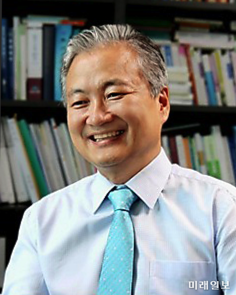 김철 부산남구문화원 원장./사진=유엔기념관합창단 제공