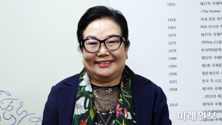 (사)국제PEN한국본부 제37대 임원선거에서 이사장에 당선된 심상옥 시인이 22일 오후 서울 여의도 국제PEN한국본부 사무실에서 당선 소감을 발표 하고 있다./사진=장건섭 기자