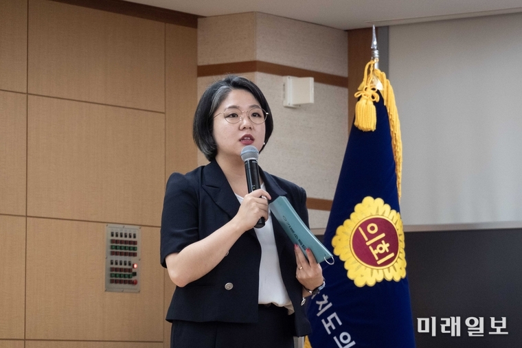 용혜인 기본소득당 대표가 지난 21일 오후 7시 전북도의회 의원총회의실에서 열린 '기본소득에 대한 시민강연회'에서 발언하고 있다./ⓒ미래일보