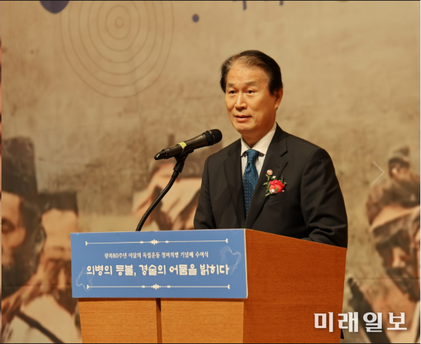 29일 오후 2시, 서울 중구 부영태평빌딩 컨벤션홀에서 개최된 '광복80주년 8월, 이달의 독립운동 정미의병' 기념식에서 권오을 국가보훈부 장관이 축사를 하고 있다./사진=광복회 제공