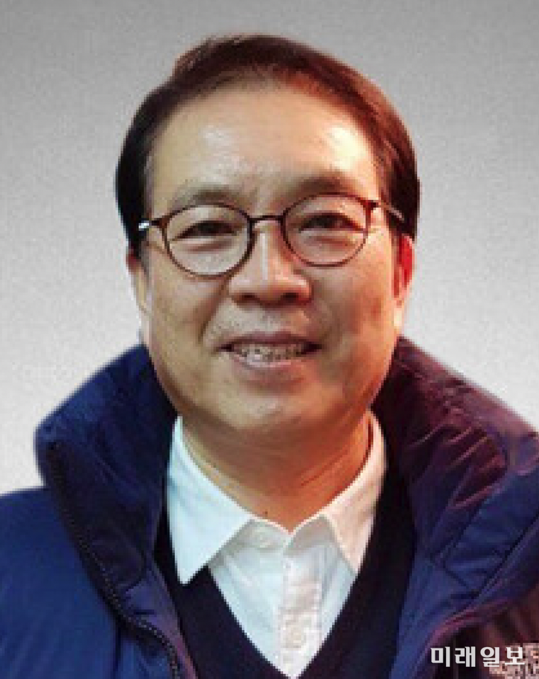 최근 다섯 번째 시집 <우주의 벌레 구멍>을 출간한 강서일 시인./ⓒ미래일보