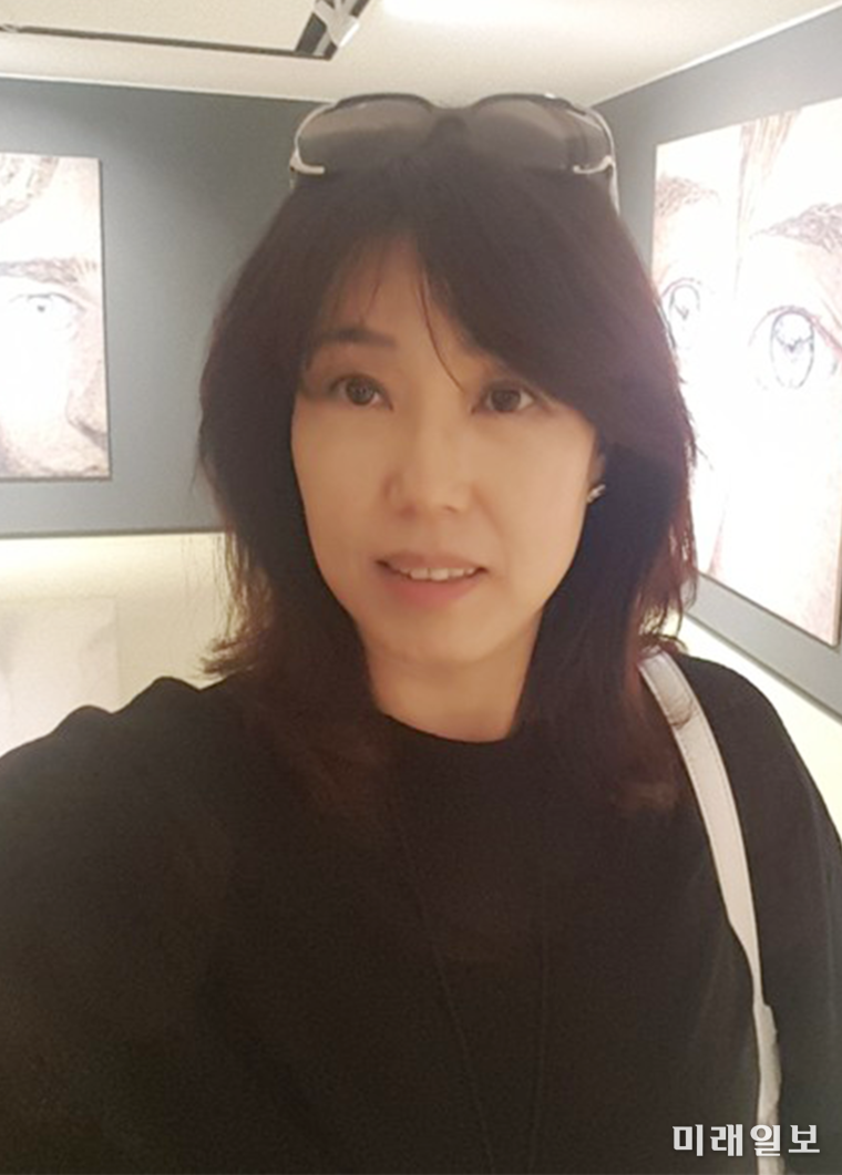 현대 사회의 불안과 피로 속에서 삶의 균열을 치유하고 내면의 평화를 회복하는 미학을 추구하고 있는 조로사 작가./사진=조로사 작가 제공
