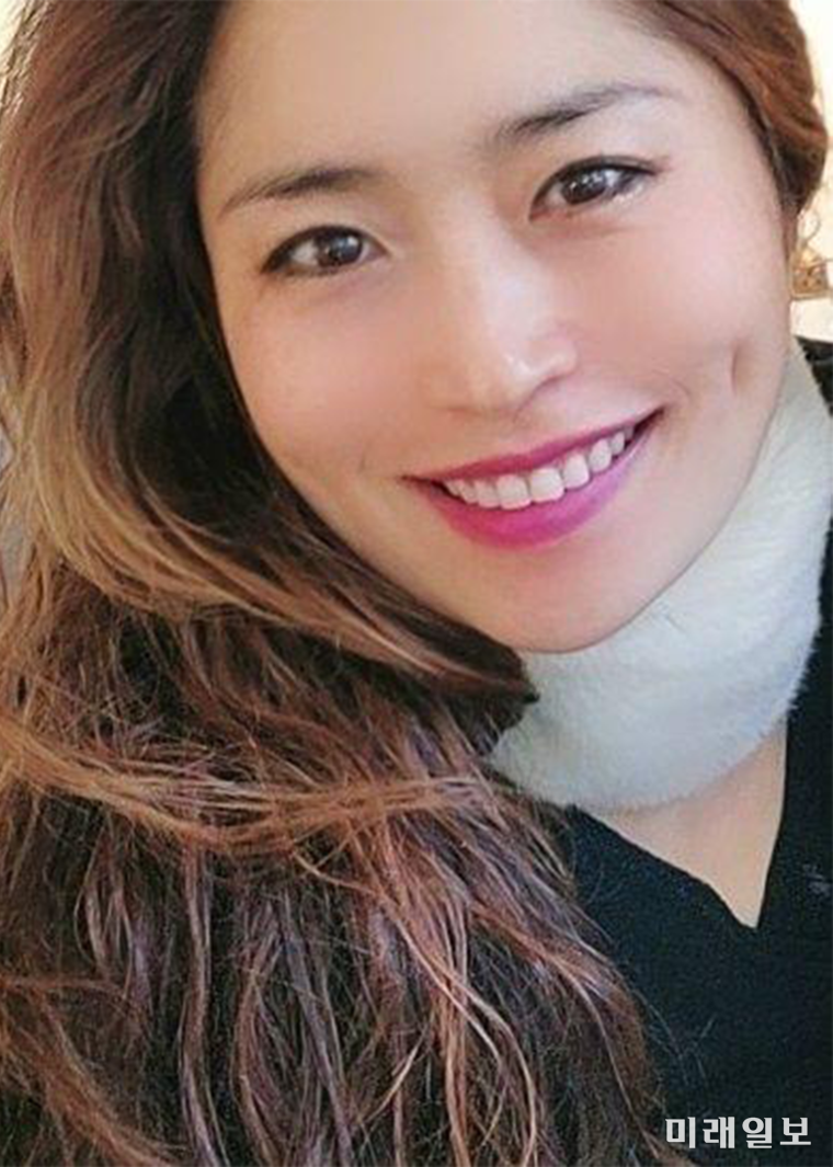 한·영 2개 국어가 병기된 대역 시집 <공항, 그 시절 인연>을 출간한 등단 20주년을 맞은 장선아 시인./ⓒ미래일보