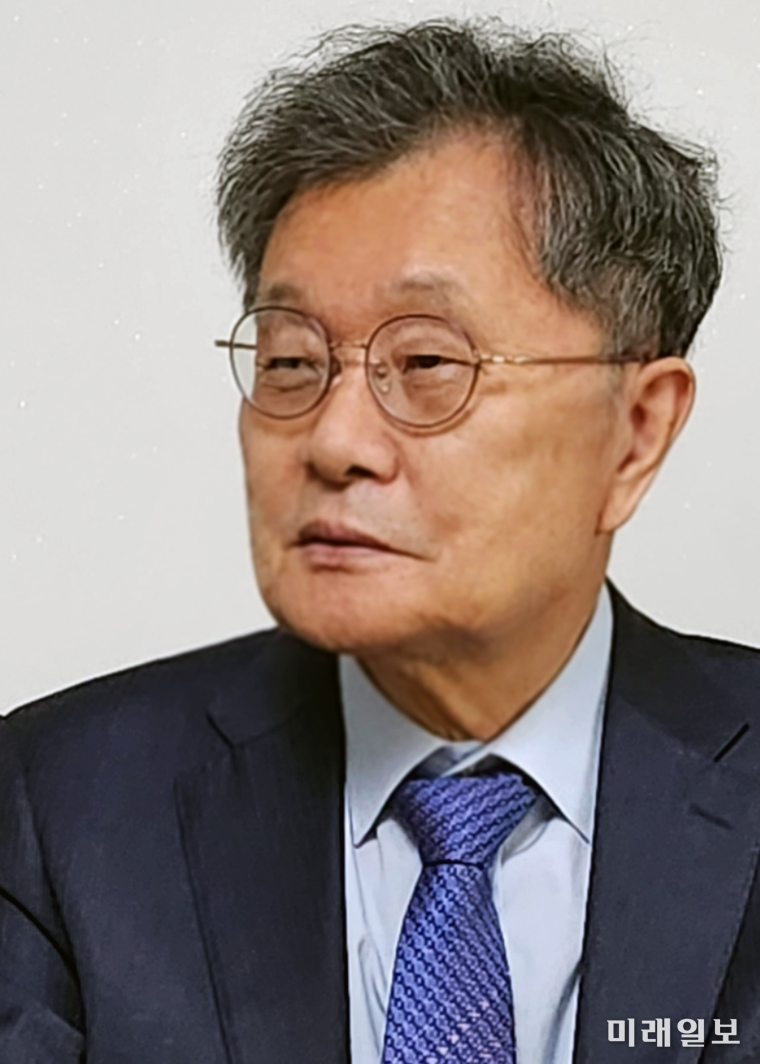 통일의 서정과 시대적 성찰을 꾸준히 시로 형상화해 시 부문에서 제6회 통일문학상을 수상한 김유조 시인./ⓒ미래일보