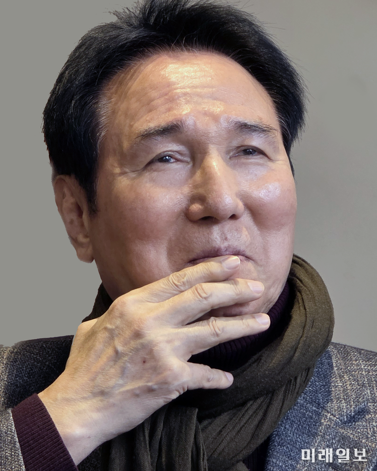 최창일 시인(이미지 문화 평론가)./사진=장건섭 기자