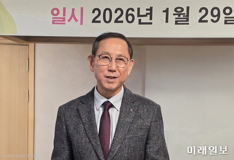 1월 29일 대전 시내 '바다로'에서 개최된 2026년 대전문인총연합회 정기총회에서 제6대 회장에 취선된 노수승 시임 회장이 취임 인사를 하고 있다./사진=대전문총 제공