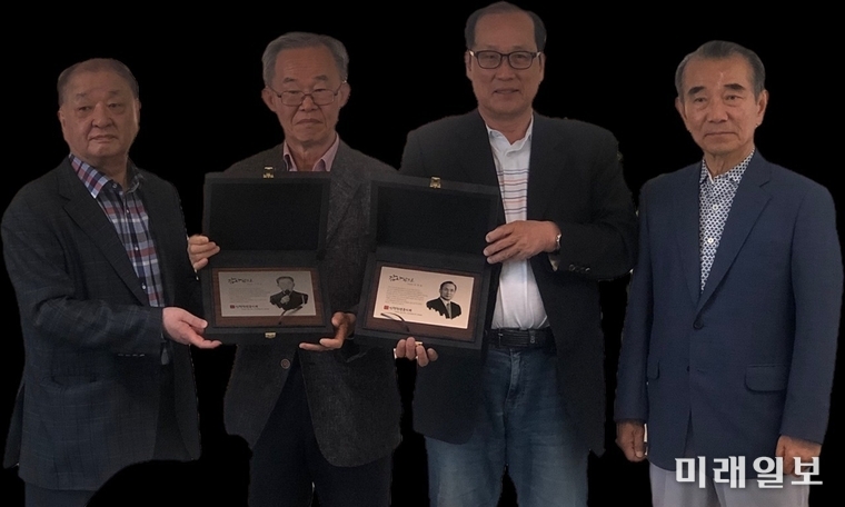 민청학련동지회의 강창일 상임대표 등 전현직 대표들./사진=개헌개혁행동마당 제공