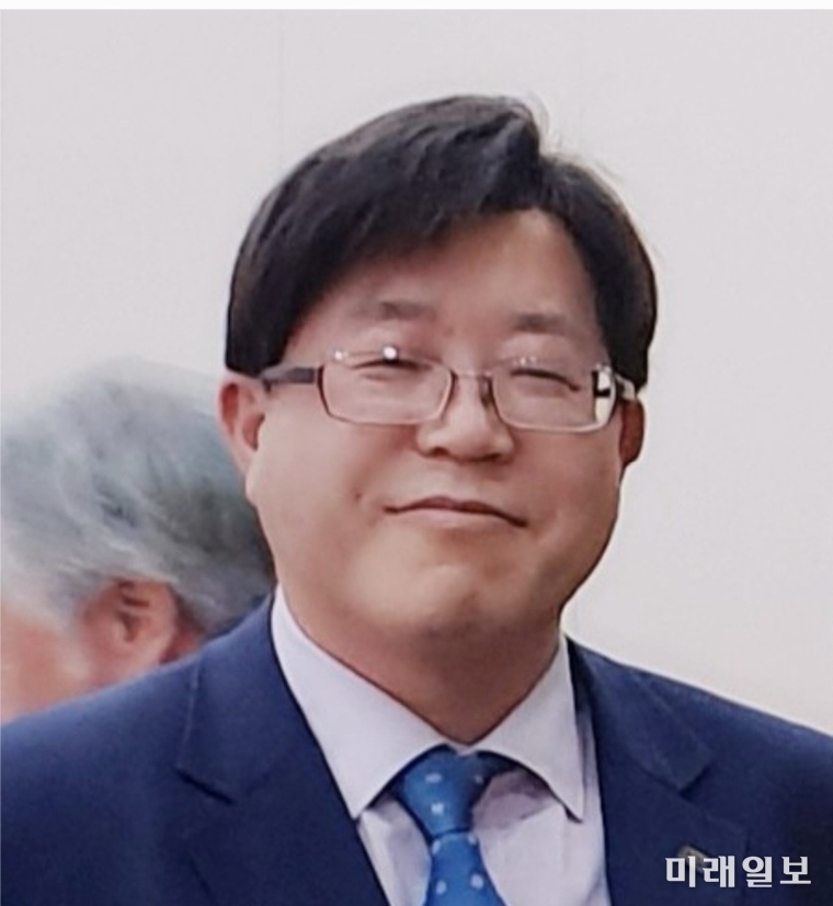 2026년 3월부터 2029년 3월까지 3년 임기의 중국 하북미술대학 객좌교수로 임용된 수필가이자 문학평론가인 권대근 박사./ⓒ미래일보