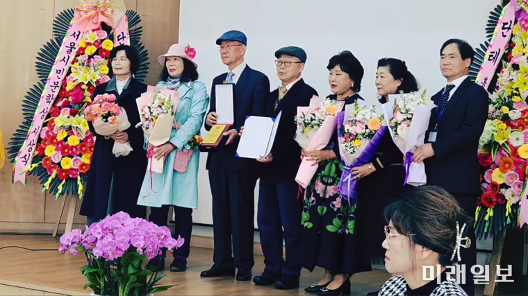 지난 11일, 서울 중구 퇴계로 '문학의집·서울'에서 열린 단테문인협회가 주최한 제2회 단테문학상 시상식에서 평론 부문 대상(박성진 평론가) 시상식이 열리고 있다./사진=단테문인협회 제공
