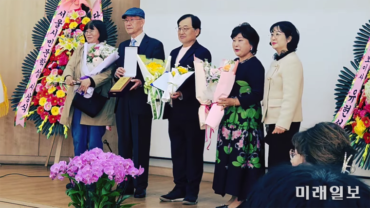 지난 11일, 서울 중구 퇴계로 '문학의집·서울'에서 열린 단테문인협회가 주최한 제2회 단테문학상 시상식에서 소설 부문 대상(한봉수 소설가) 시상식이 열리고 있다./사진=단테문인협회 제공